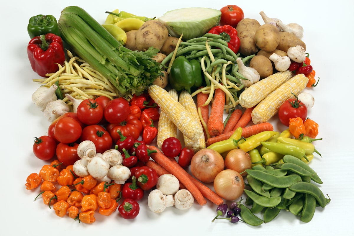Hombre en entrenamiento físico con nutrición optimizada